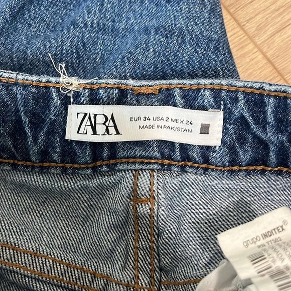 Dark washed Zara jeans - Picture 3 of 3